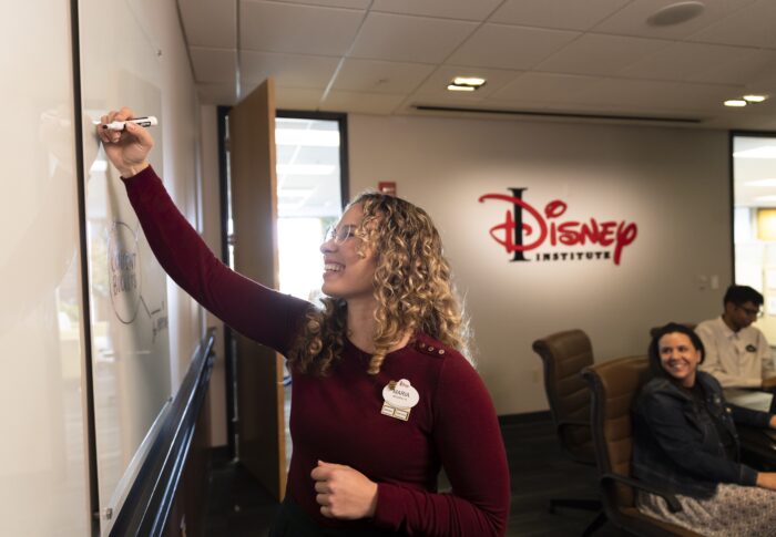 Maria Carranza: Un Ejemplo de Éxito y Determinación en Disney