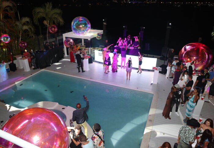 ELLE Magazine Deslumbra con el Lanzamiento de ELLE Swimwear en el Miami Swim Week